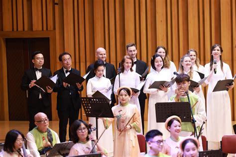 El Concierto Sueños de Hanoi con Dong Nhi: Una Noche Mágica en la Ciudad de las Luces