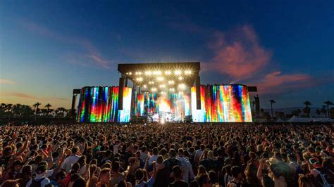 El Concierto de Coachella: La Noche que Conmovió a Irán con la Voz de Coursy!